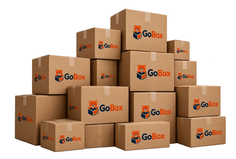 Cajas GoBox apiladas en la bodega de McAllen, Texas.